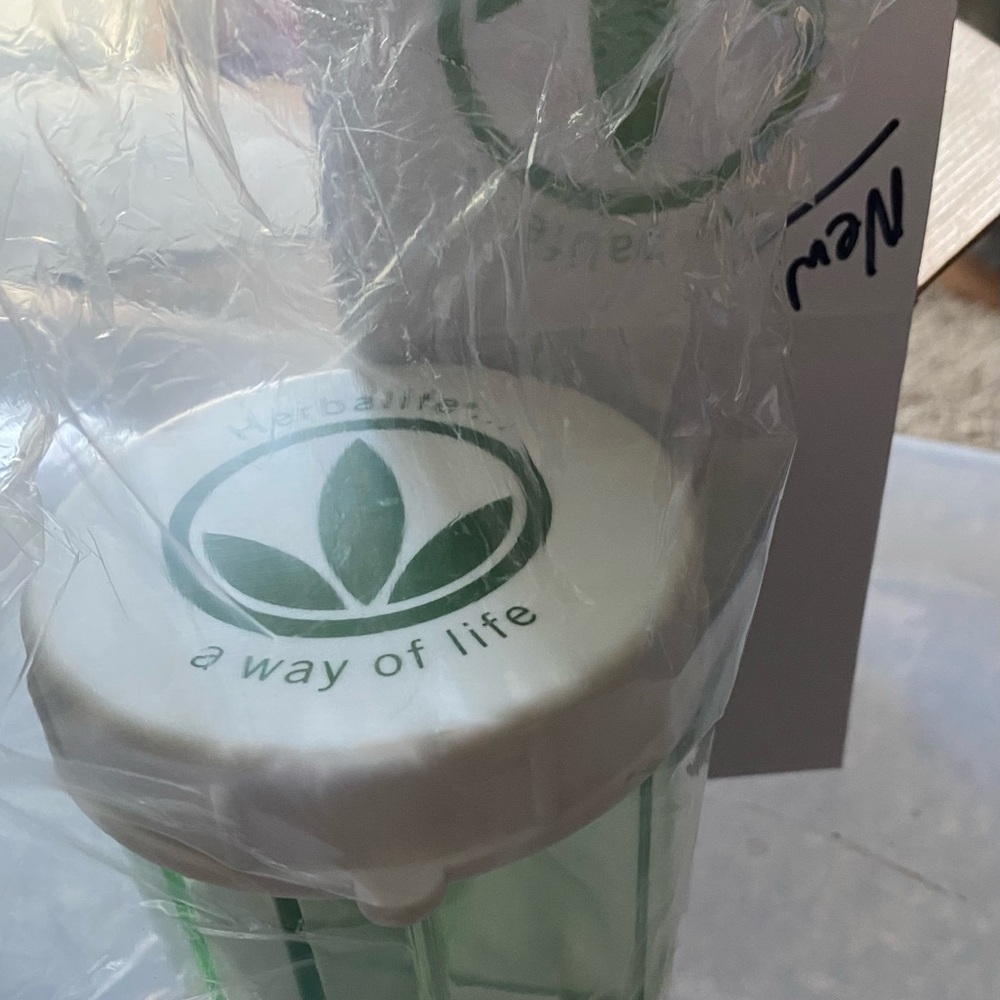 New-Herbalife Green/White Pill Dispenser